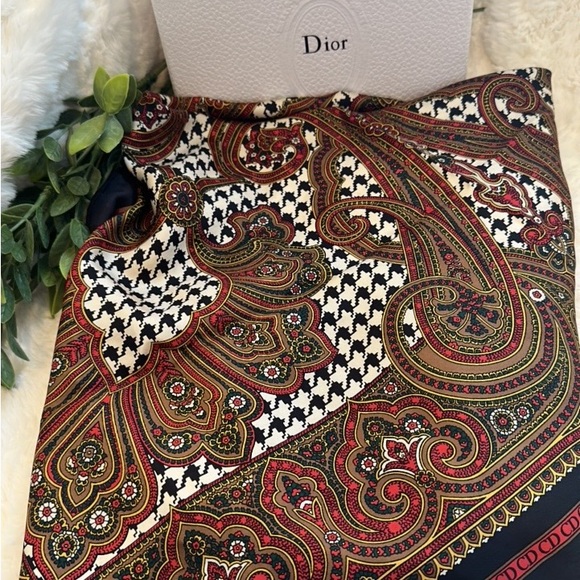 DIOR Christian Dior silk houndstooth scarf comes with Dior box/tissue Authentic - Picture 2 of 10